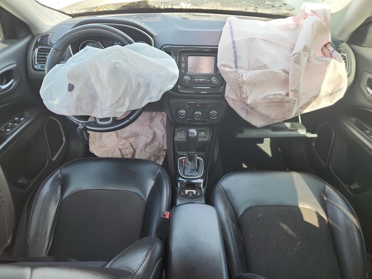 2018 Jeep Compass Latitude VIN: 3C4NJCBB9JT327164 Lot: 85785555