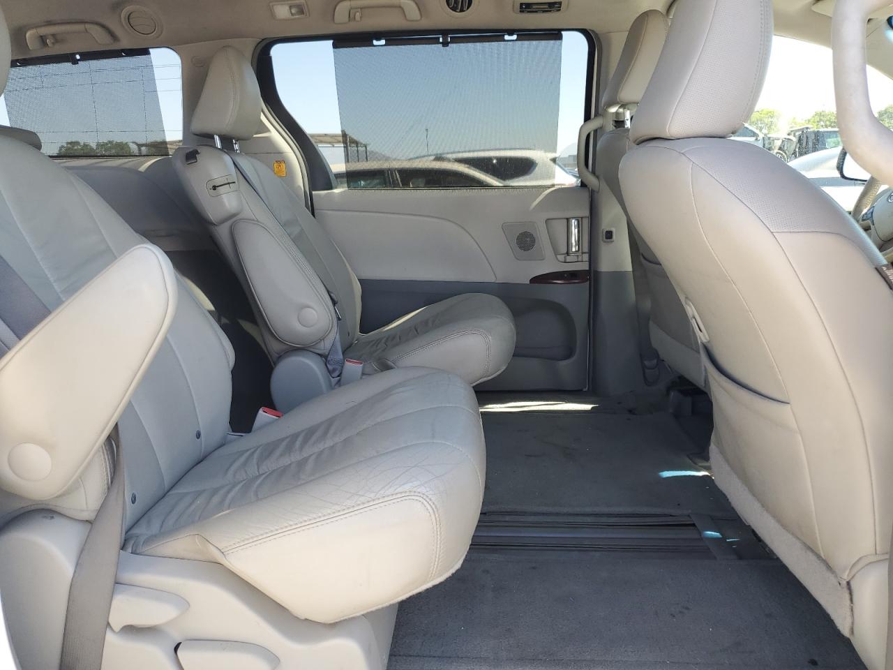 2011 Toyota Sienna Xle VIN: 5TDYK3DC8BS174661 Lot: 84907795