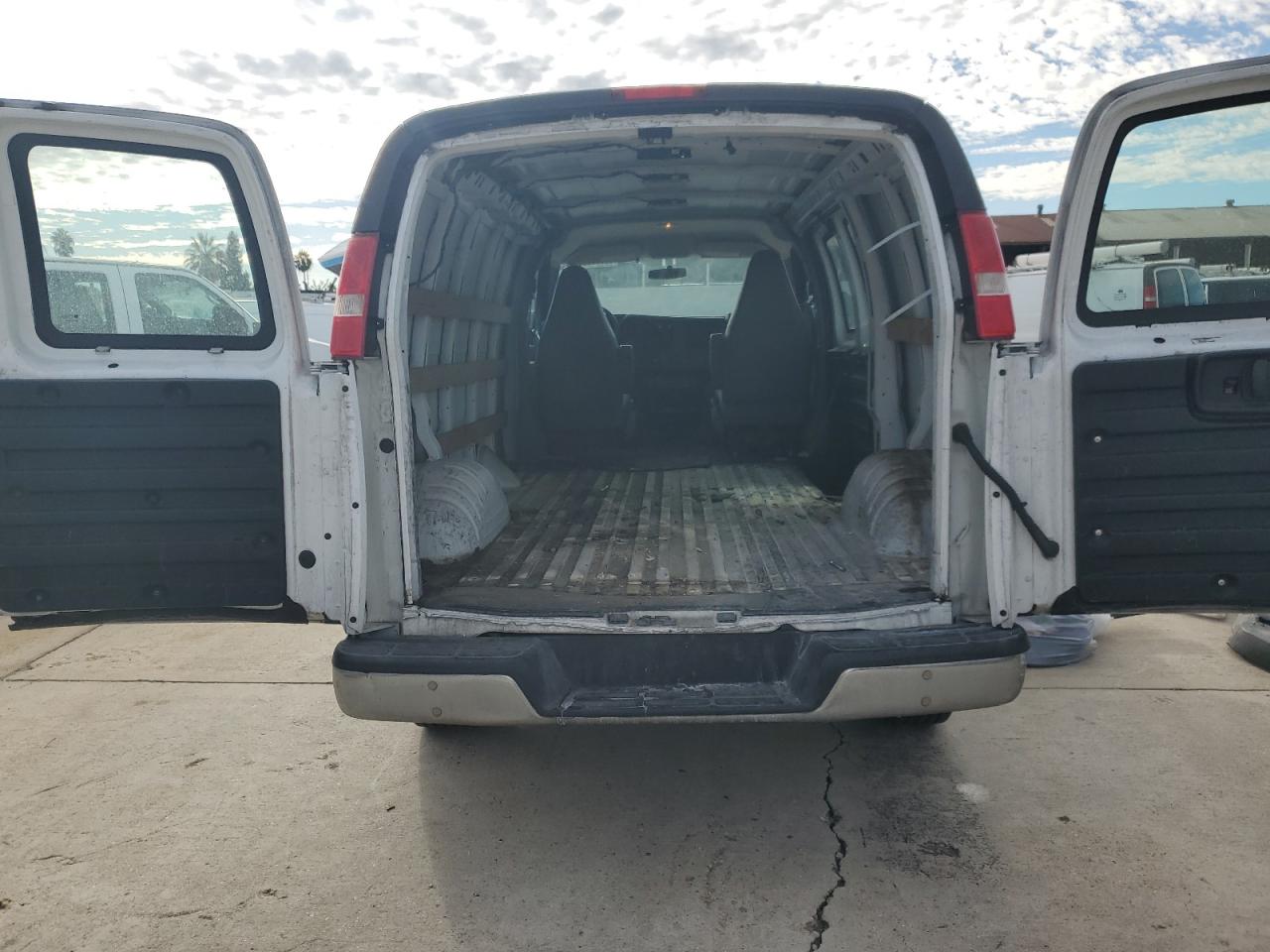 2017 GMC Savana G2500 VIN: 1GTW7AFF6H1903802 Lot: 82003655