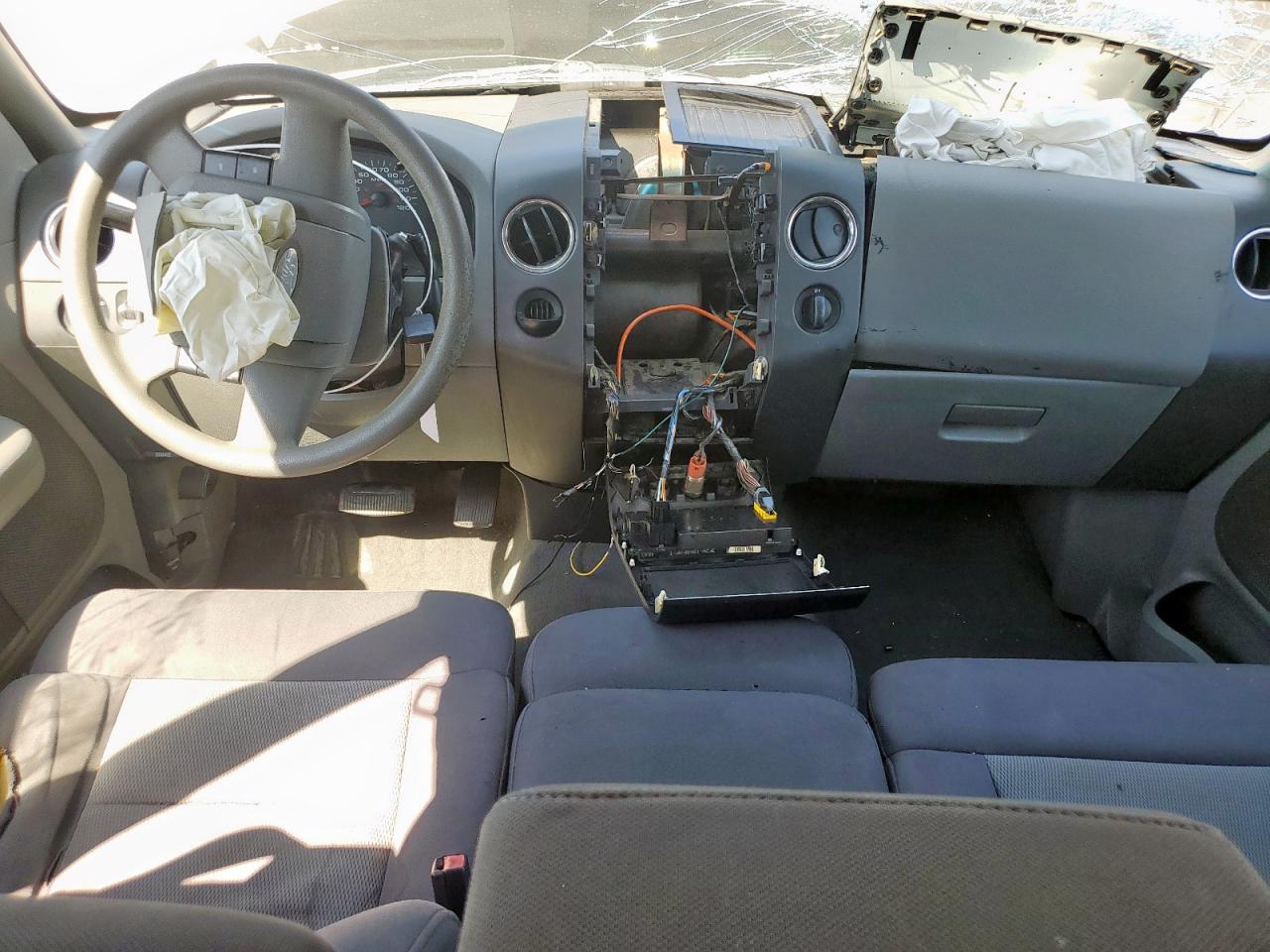 2004 Ford F150 VIN: 1FTRX12W34NA77402 Lot: 85189805