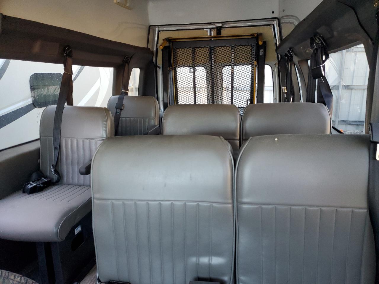2005 Ford Econoline E350 Super Duty Van VIN: 1FTSS34L05HB37327 Lot: 87282555