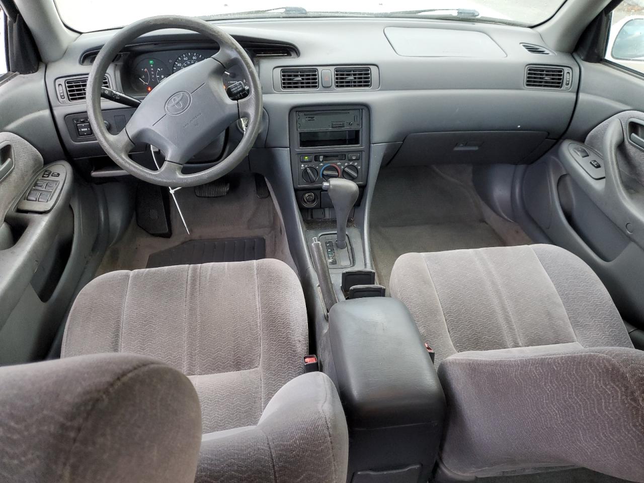 1997 Toyota Camry Le VIN: JT2BG22K4V0096777 Lot: 82445075