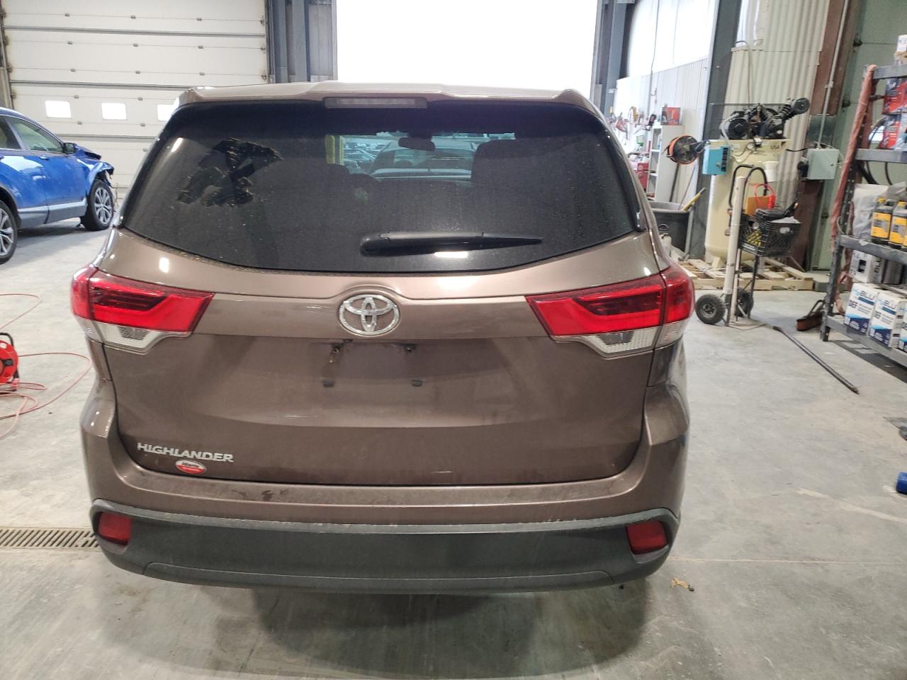 2019 Toyota Highlander Le VIN: 5TDZARFH8KS055026 Lot: 90090875