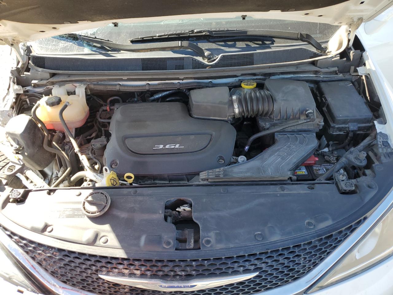 2018 Chrysler Pacifica Touring L VIN: 2C4RC1BG5JR305662 Lot: 84761415