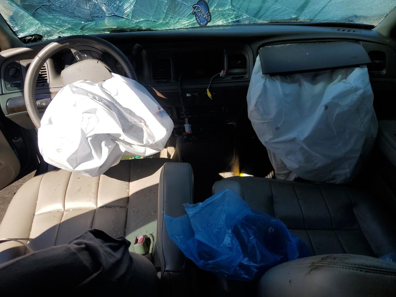 2011 Mercury Grand Marquis Ls VIN: 2MEBM7FV5BX610942 Lot: 90870695