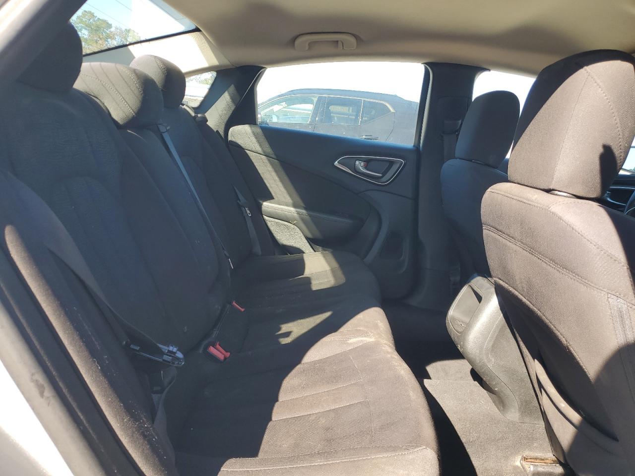 2015 Chrysler 200 Limited VIN: 1C3CCCABXFN659676 Lot: 90450365