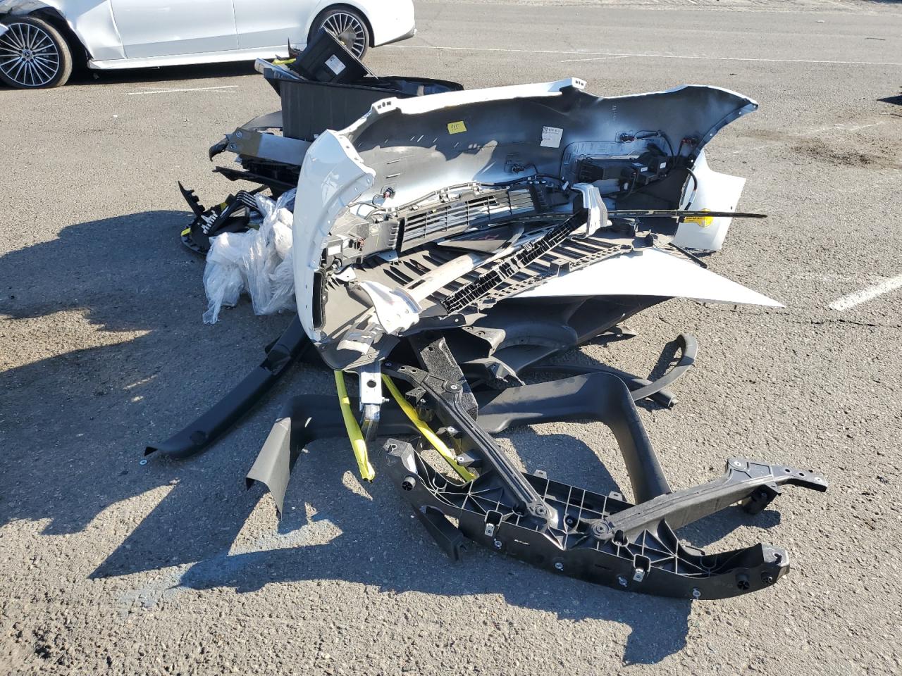 2022 Tesla Model Y VIN: 7SAYGDEF1NF438332 Lot: 84586025