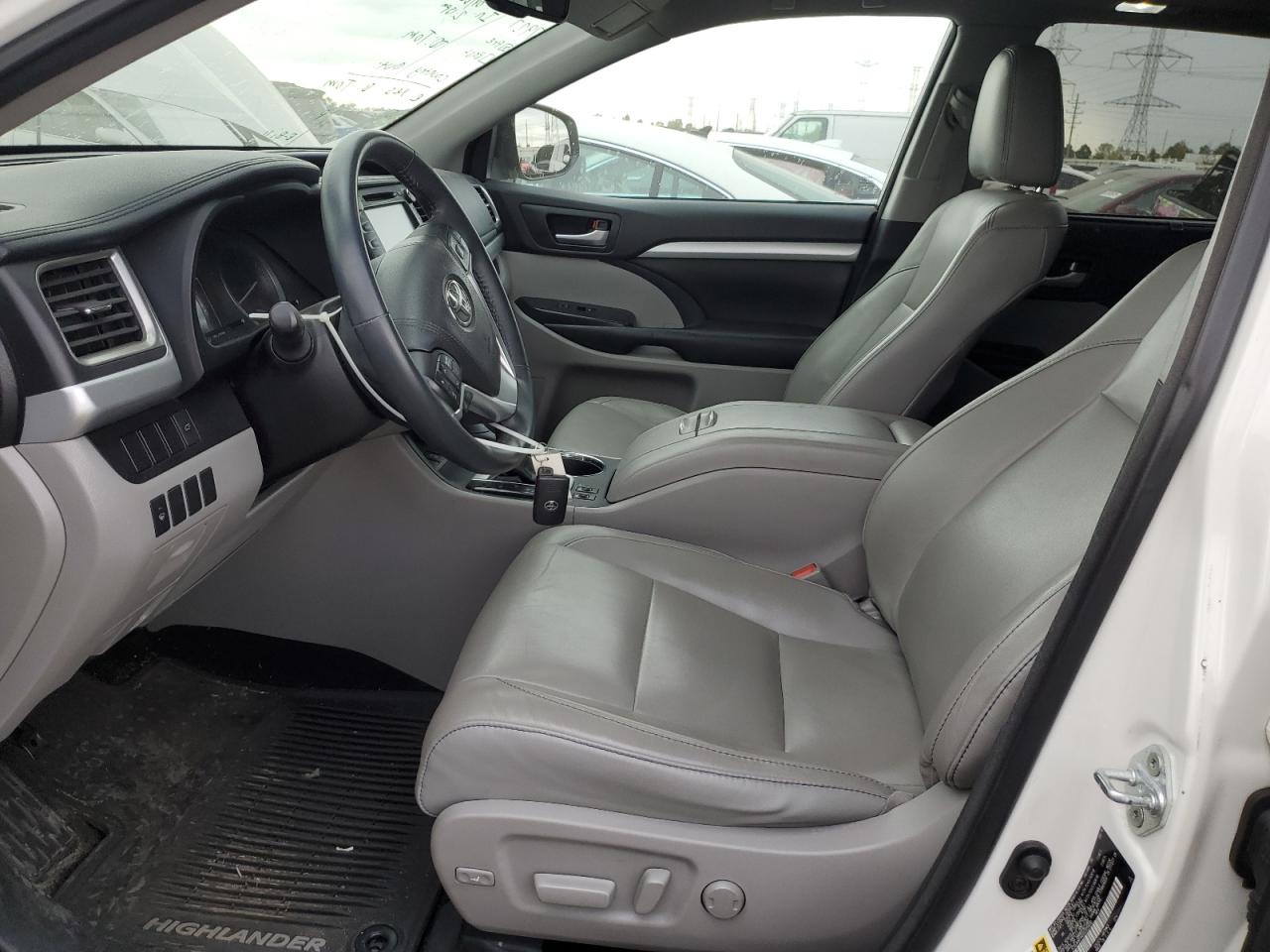 2016 Toyota Highlander Xle VIN: 5TDJKRFH4GS325600 Lot: 85768345