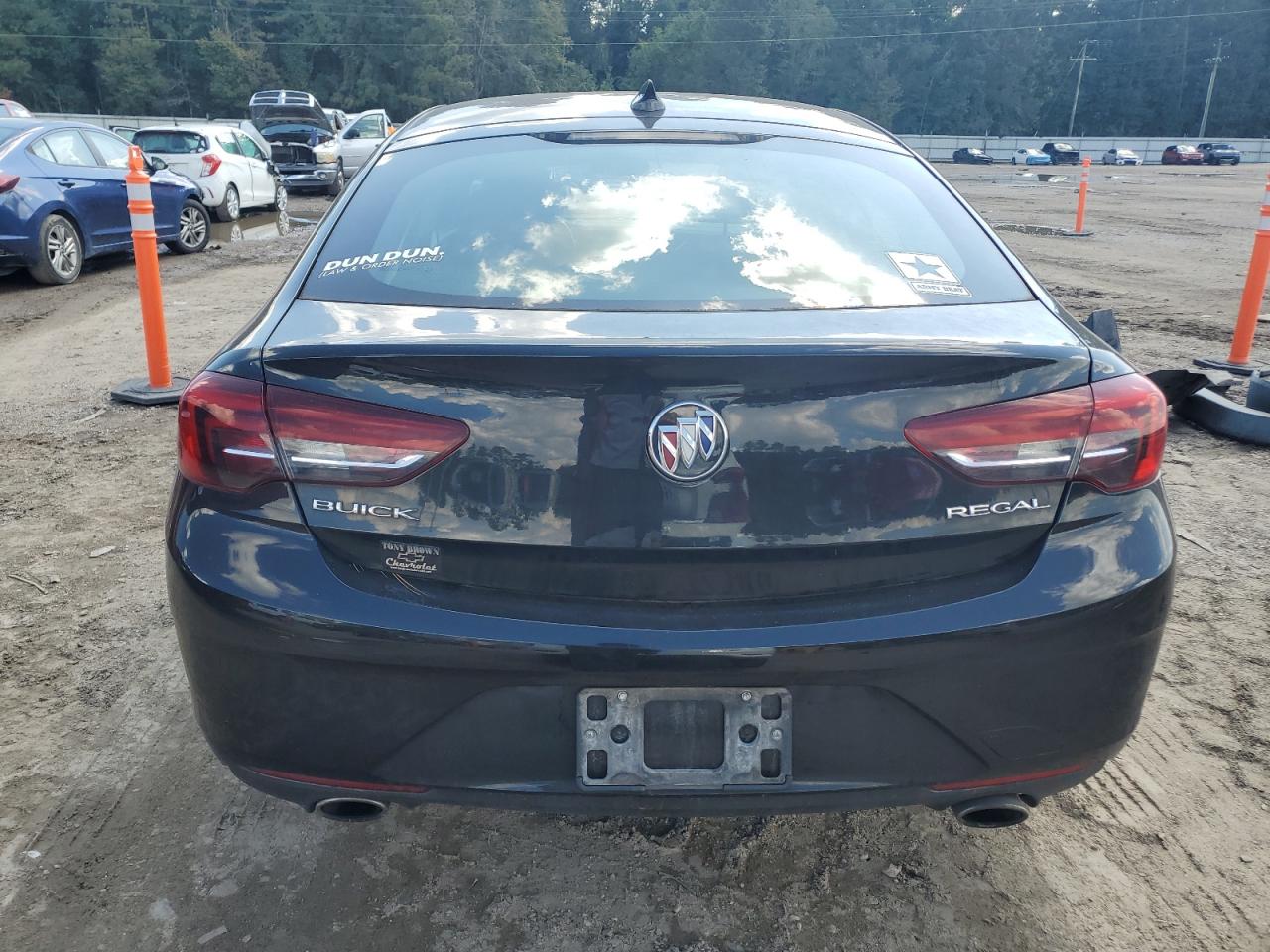 2018 Buick Regal Essence VIN: W04GP6SX4J1120722 Lot: 84937935