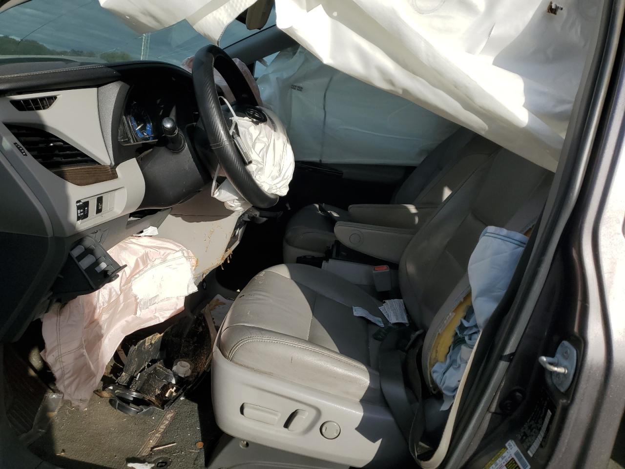 2015 Toyota Sienna Xle VIN: 5TDYK3DC9FS586402 Lot: 81035225