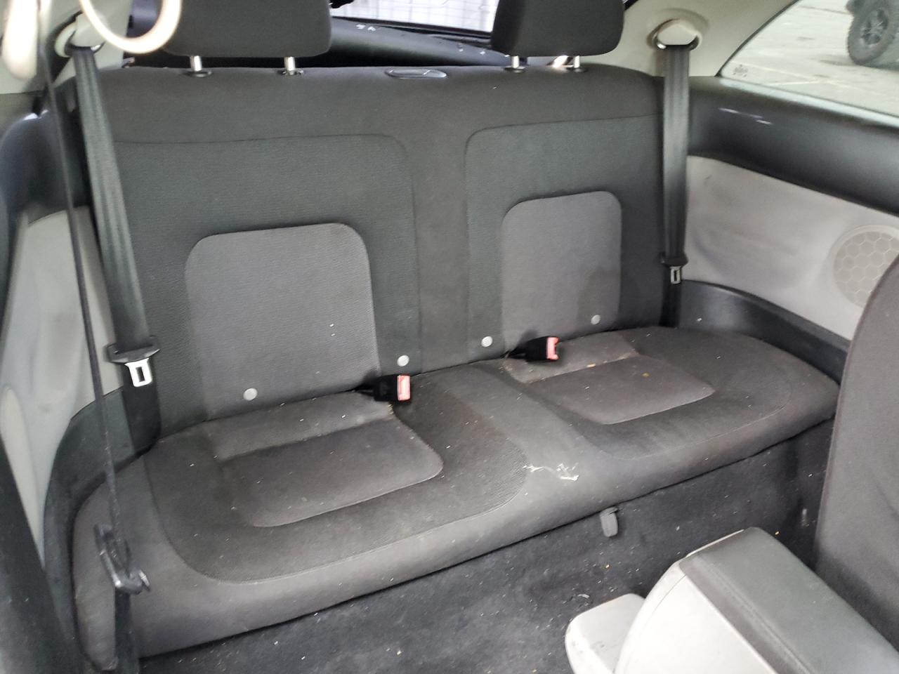 2004 Volkswagen New Beetle Gls VIN: 3VWCD31C04M413824 Lot: 81956255