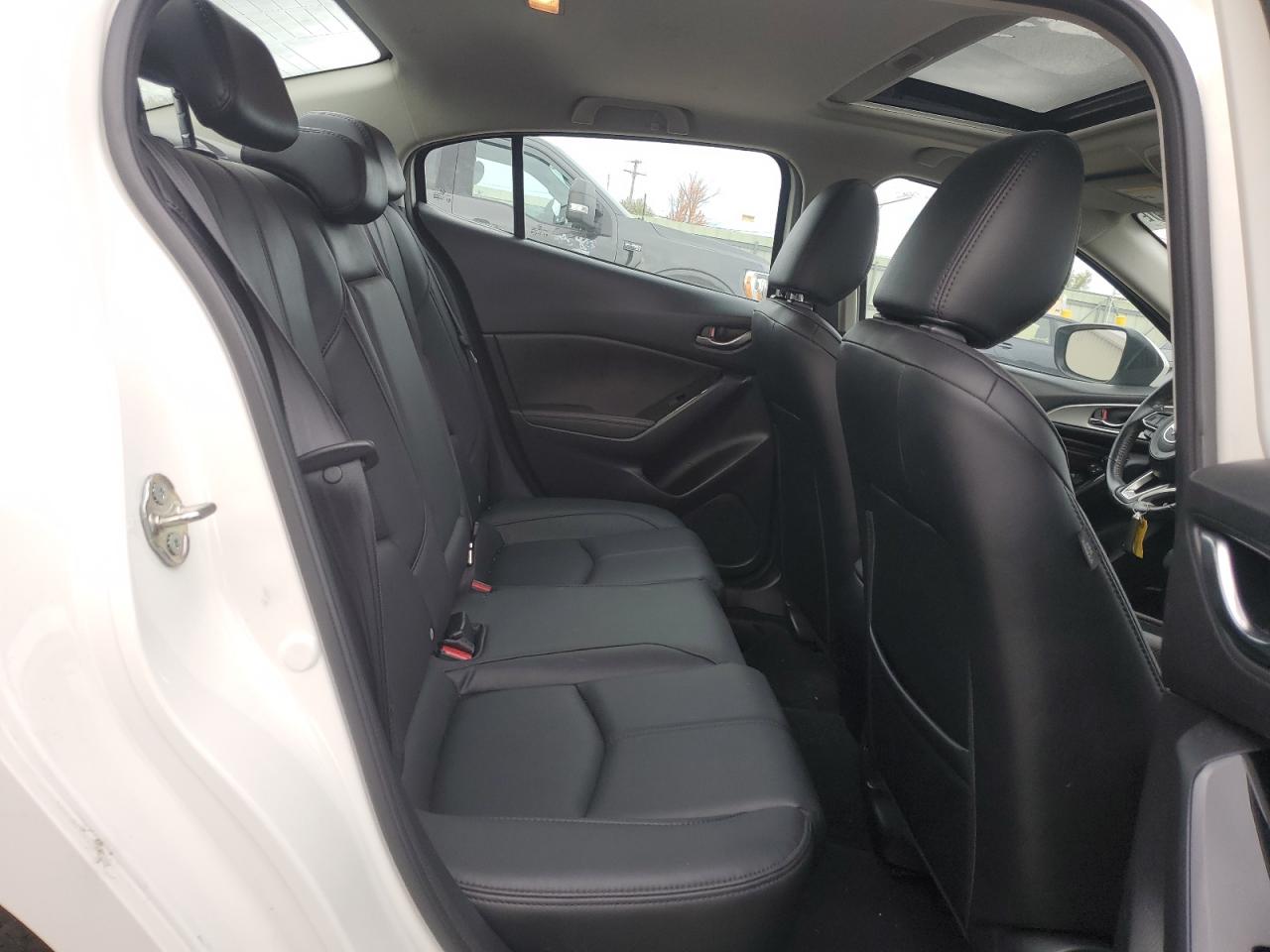 2018 Mazda 3 Touring VIN: 3MZBN1V30JM262163 Lot: 86209395