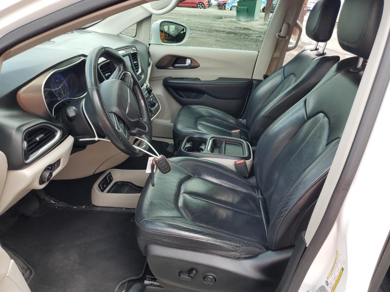 2018 Chrysler Pacifica Touring L VIN: 2C4RC1BG0JR142807 Lot: 90729175