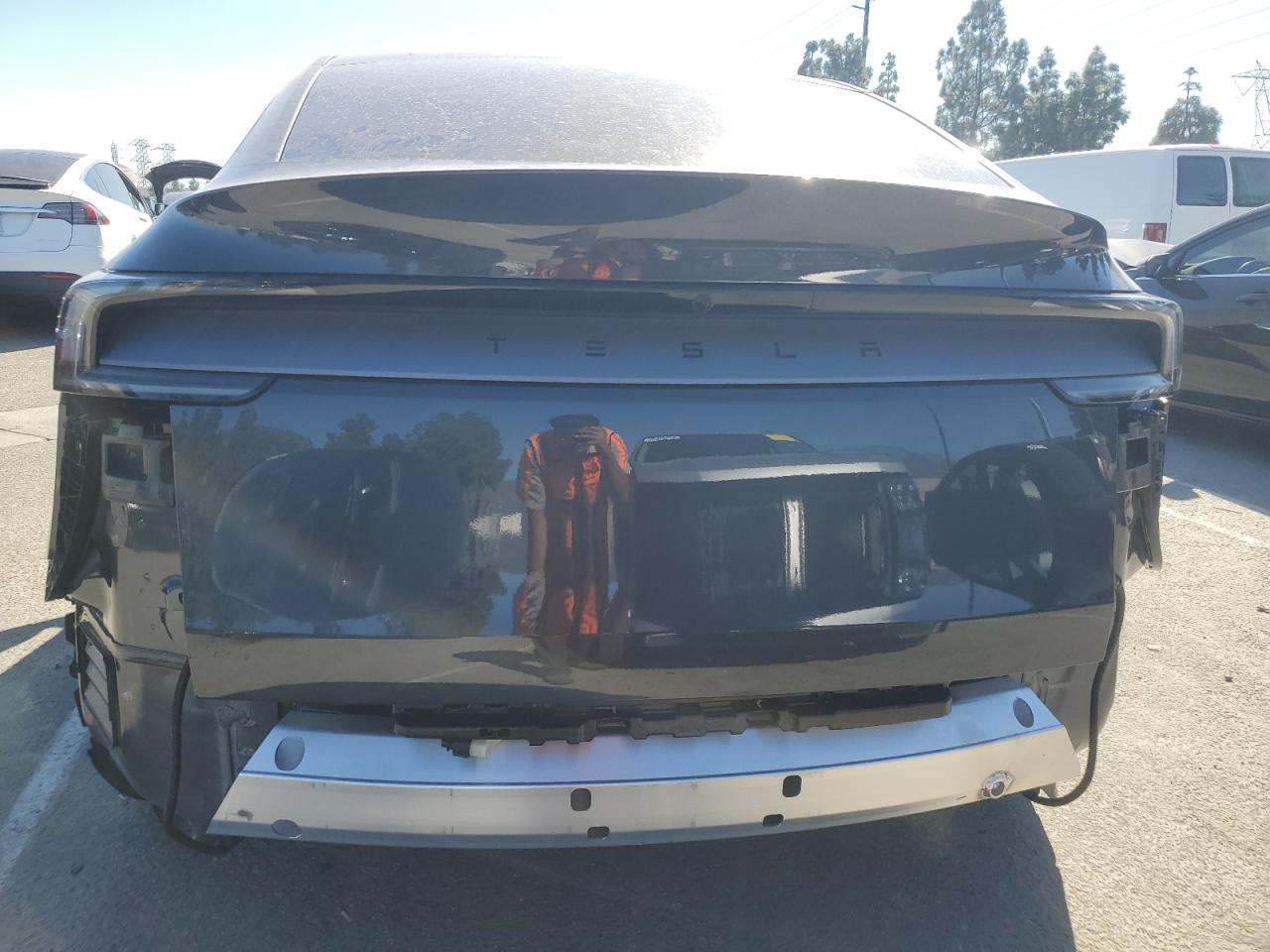 2026 Tesla Model Y VIN: 7SAYGDED9TF383639 Lot: 85420305