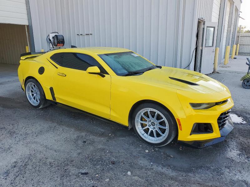 Купе CHEVROLET CAMARO 2017 Желтый