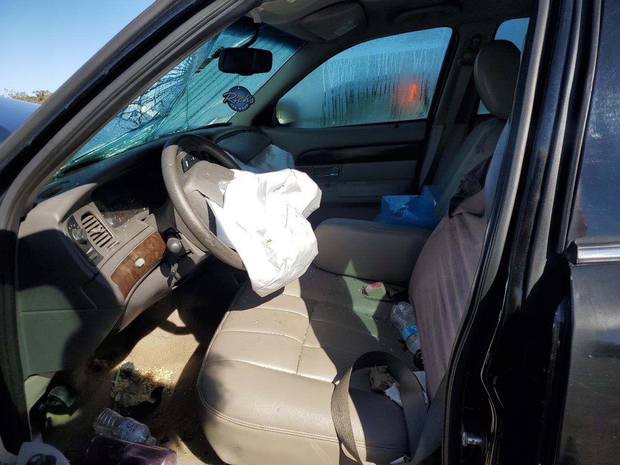 2011 Mercury Grand Marquis Ls VIN: 2MEBM7FV5BX610942 Lot: 90870695