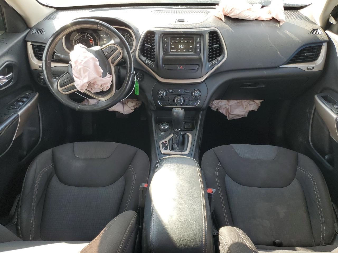 2017 Jeep Cherokee Latitude VIN: 1C4PJMCB9HW666184 Lot: 90015205