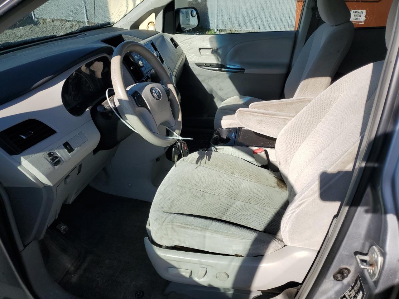 2013 Toyota Sienna Le VIN: 5TDKK3DC0DS317210 Lot: 81967605