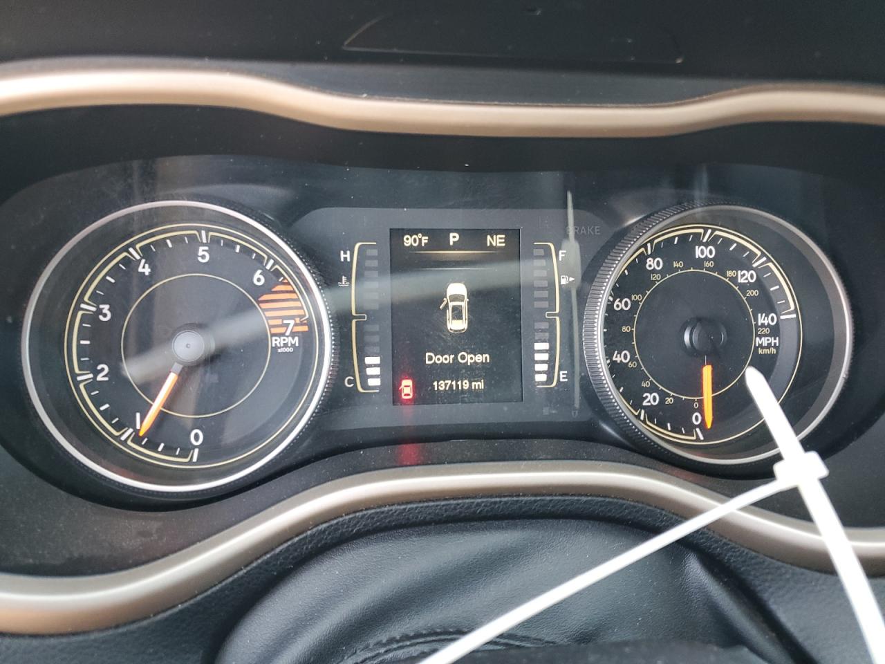 2016 Jeep Cherokee Latitude VIN: 1C4PJMCB8GW133886 Lot: 85703255