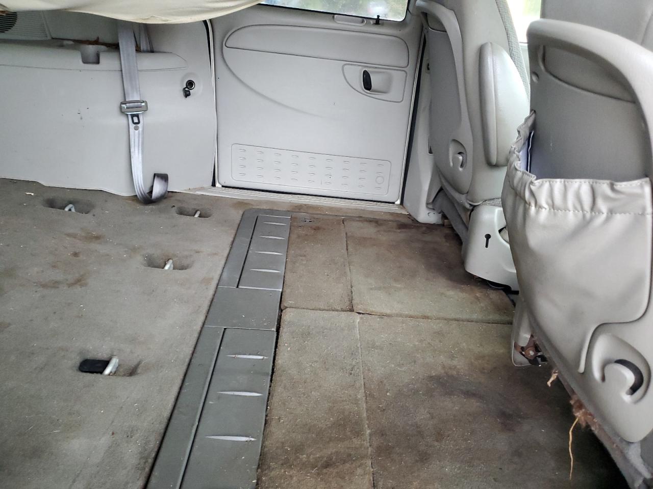 2005 Chrysler Town & Country Touring VIN: 2C4GP54L15R258858 Lot: 90471205