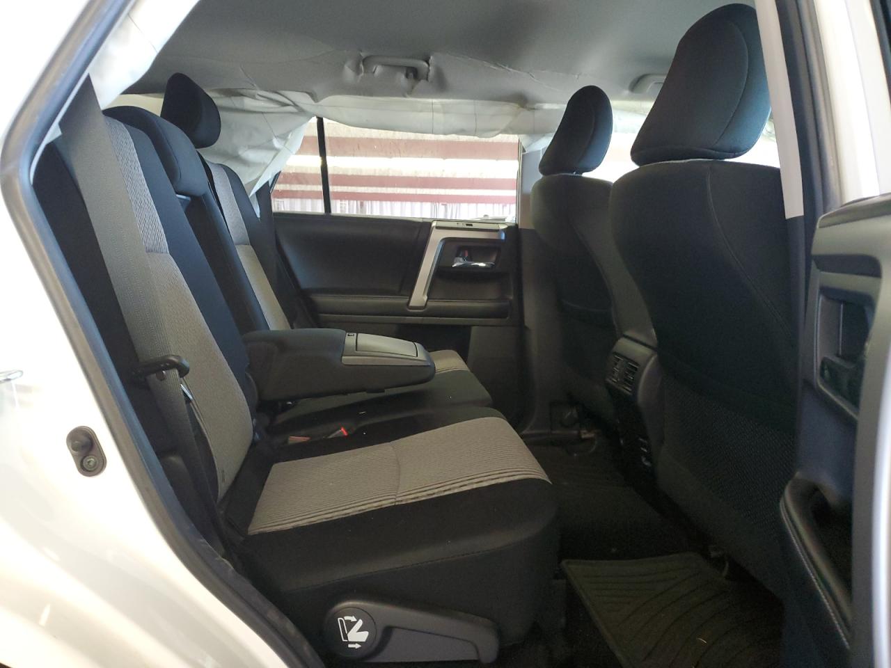 2015 Toyota 4Runner Sr5/Sr5 Premium VIN: JTEBU5JR0F5267718 Lot: 85104395