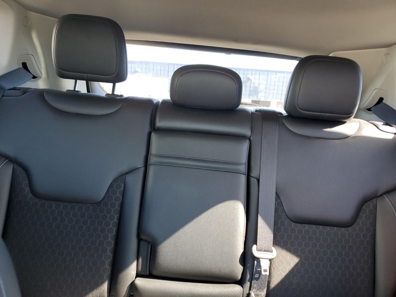 2018 Jeep Compass Latitude VIN: 3C4NJDBB8JT270557 Lot: 82008365