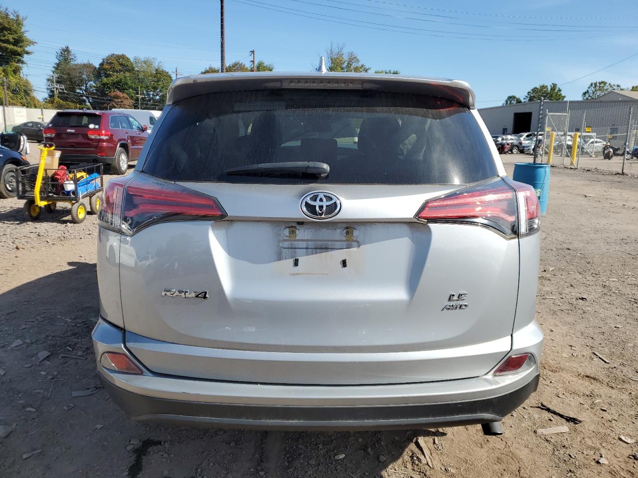 2018 Toyota Rav4 Le VIN: 2T3BFREV5JW855273 Lot: 81986085