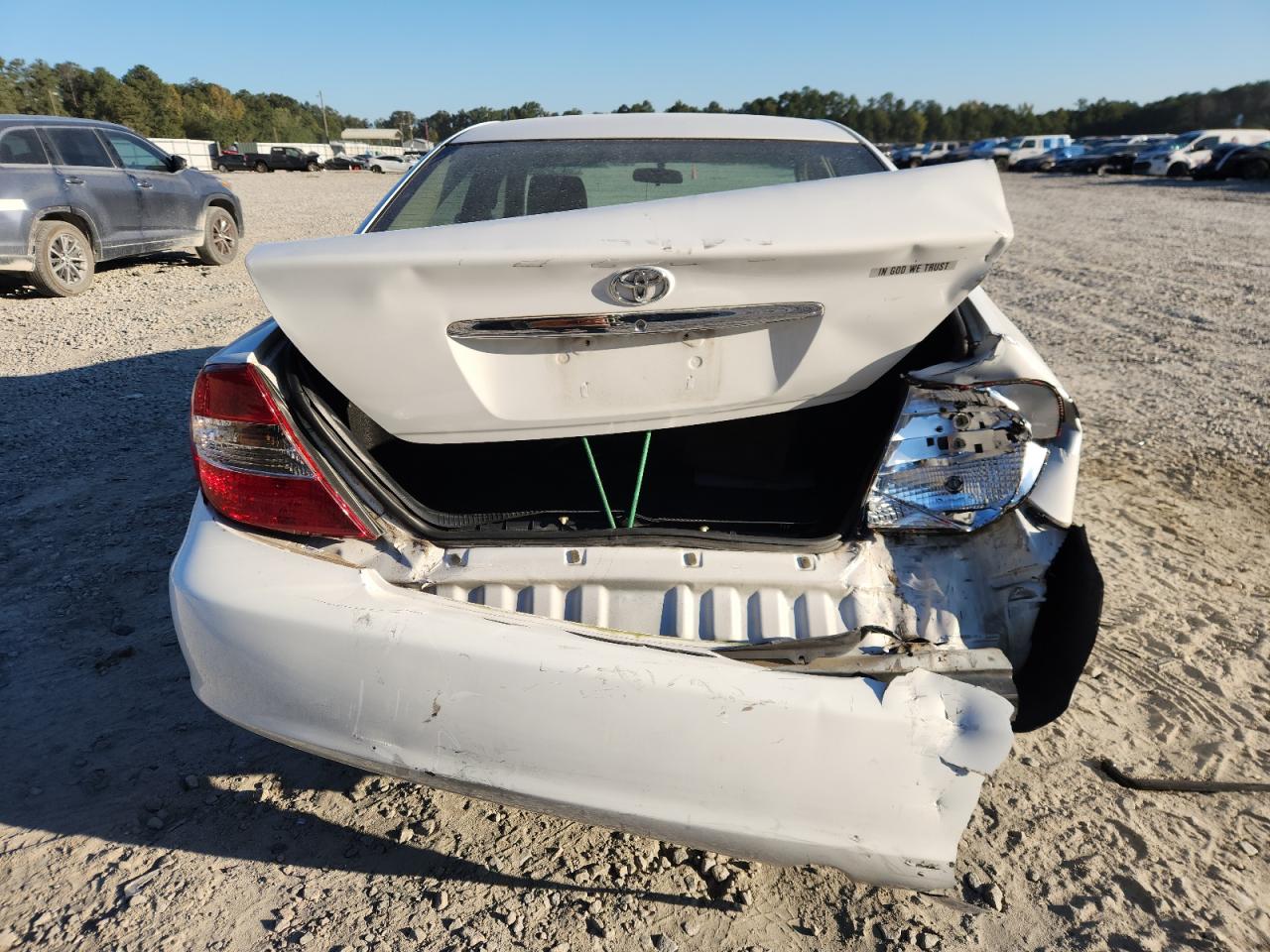 2004 Toyota Camry Le VIN: JTDBE32KX40254380 Lot: 82408945