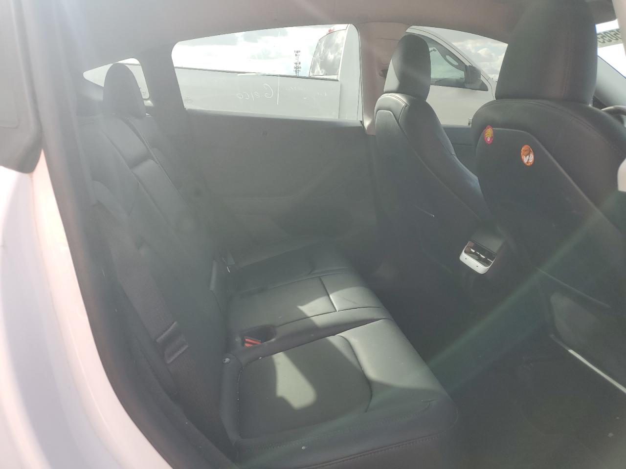 2024 Tesla Model Y VIN: 7SAYGDEE8RA235531 Lot: 84425055