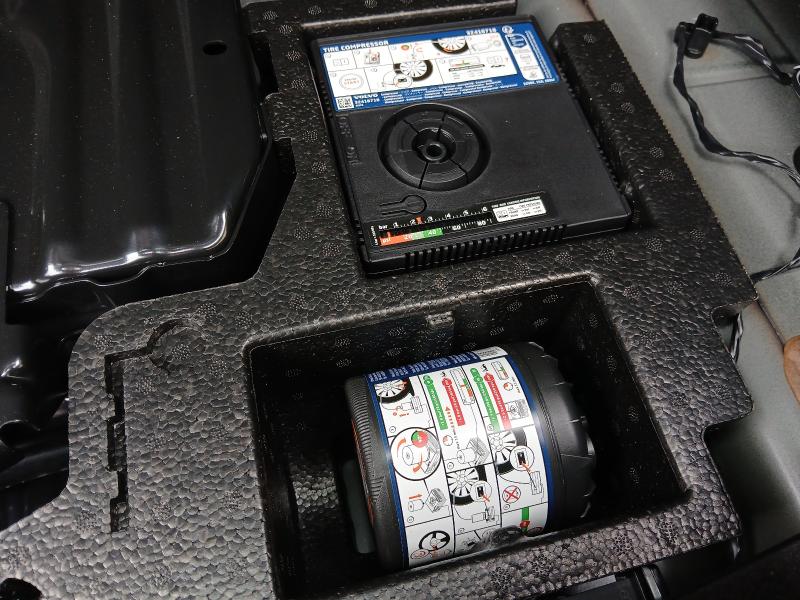 2025 VOLVO XC40 2.0 B4P PLUS DARK 5DR AUTO