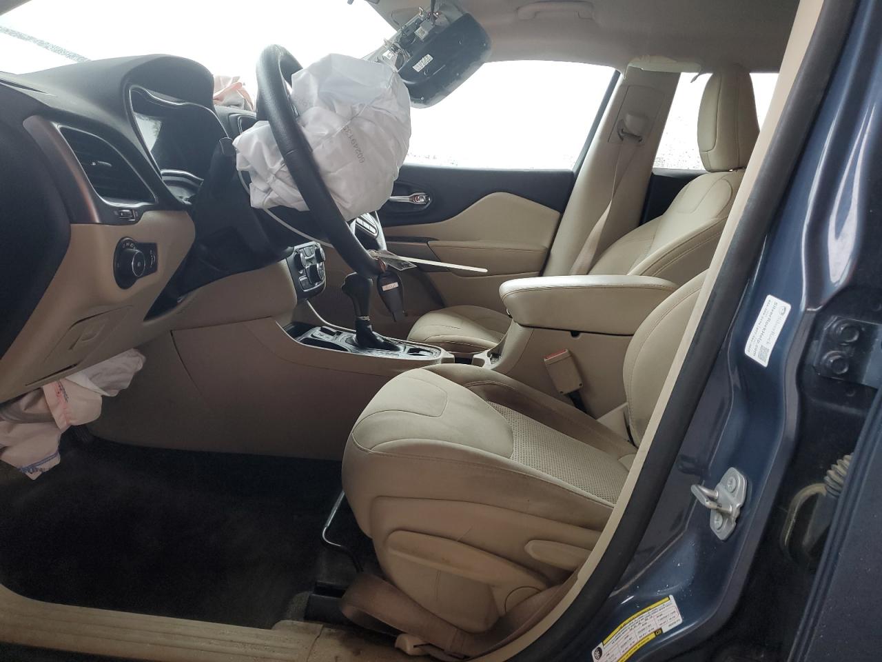 2019 Jeep Cherokee Latitude VIN: 1C4PJLCXXKD439773 Lot: 90417455