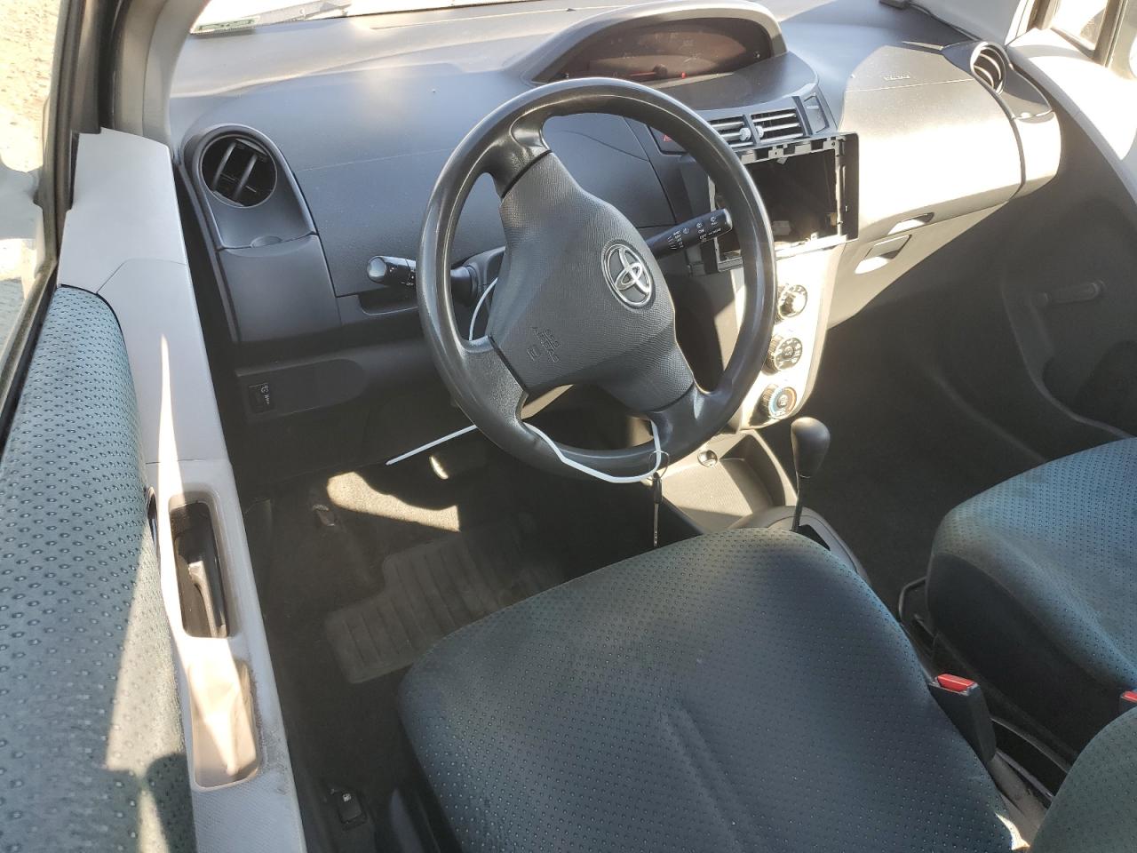 2007 Toyota Yaris VIN: JTDJT923775119250 Lot: 84407785