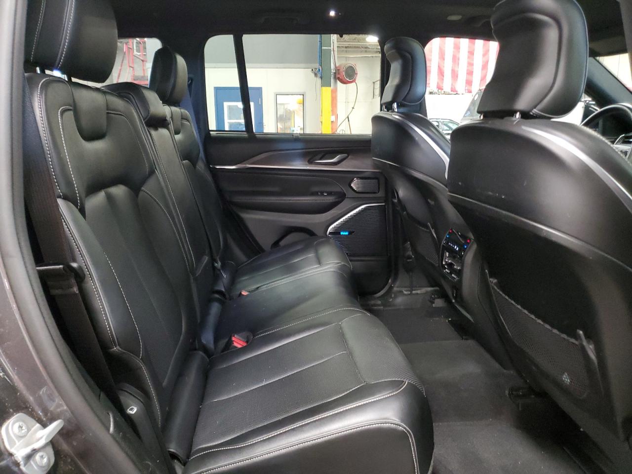 2022 Jeep Grand Cherokee Overland VIN: 1C4RJHDG2N8561013 Lot: 85602455