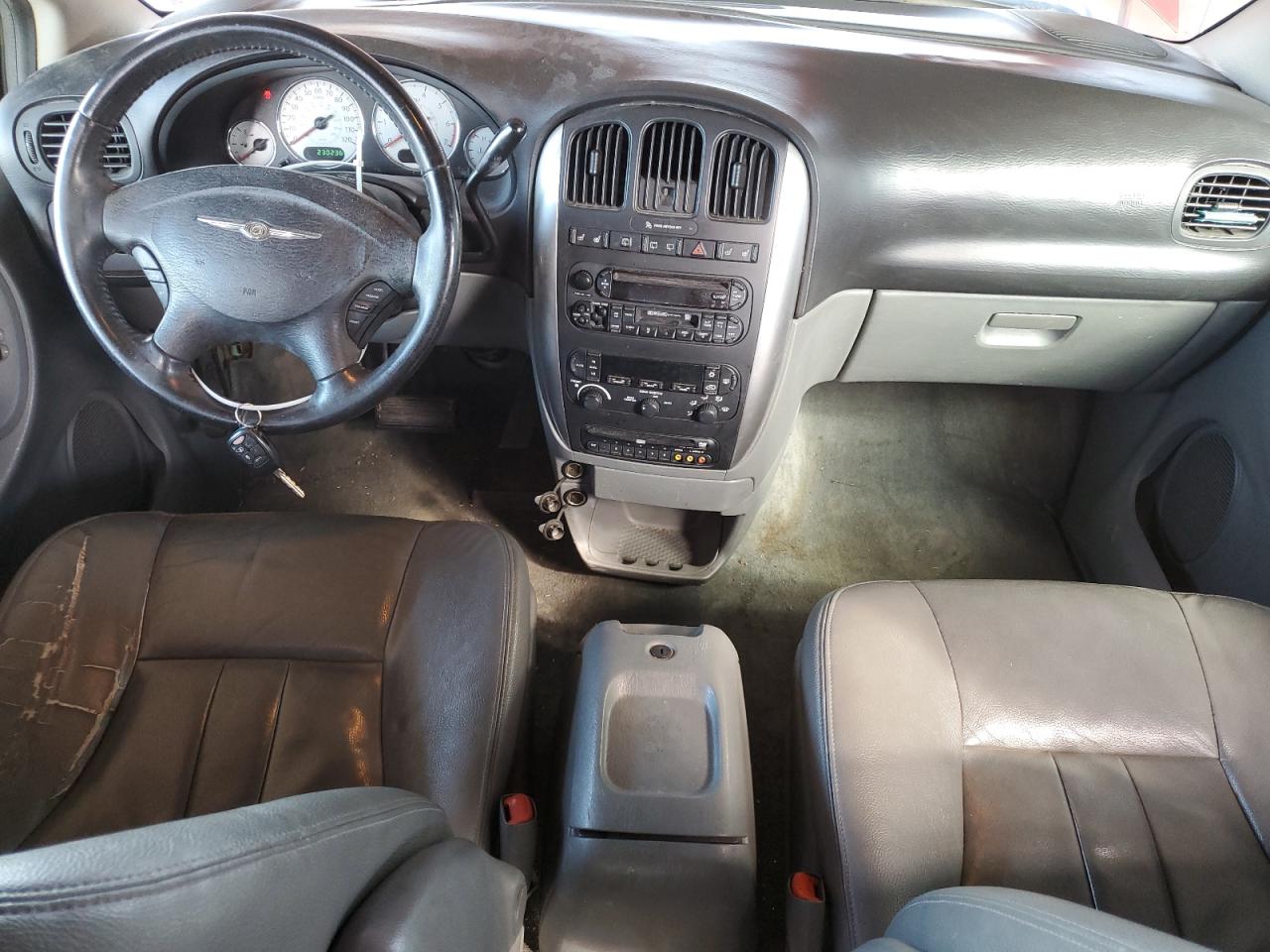 2005 Chrysler Town & Country Touring VIN: 2C4GP54LX5R197445 Lot: 85783725