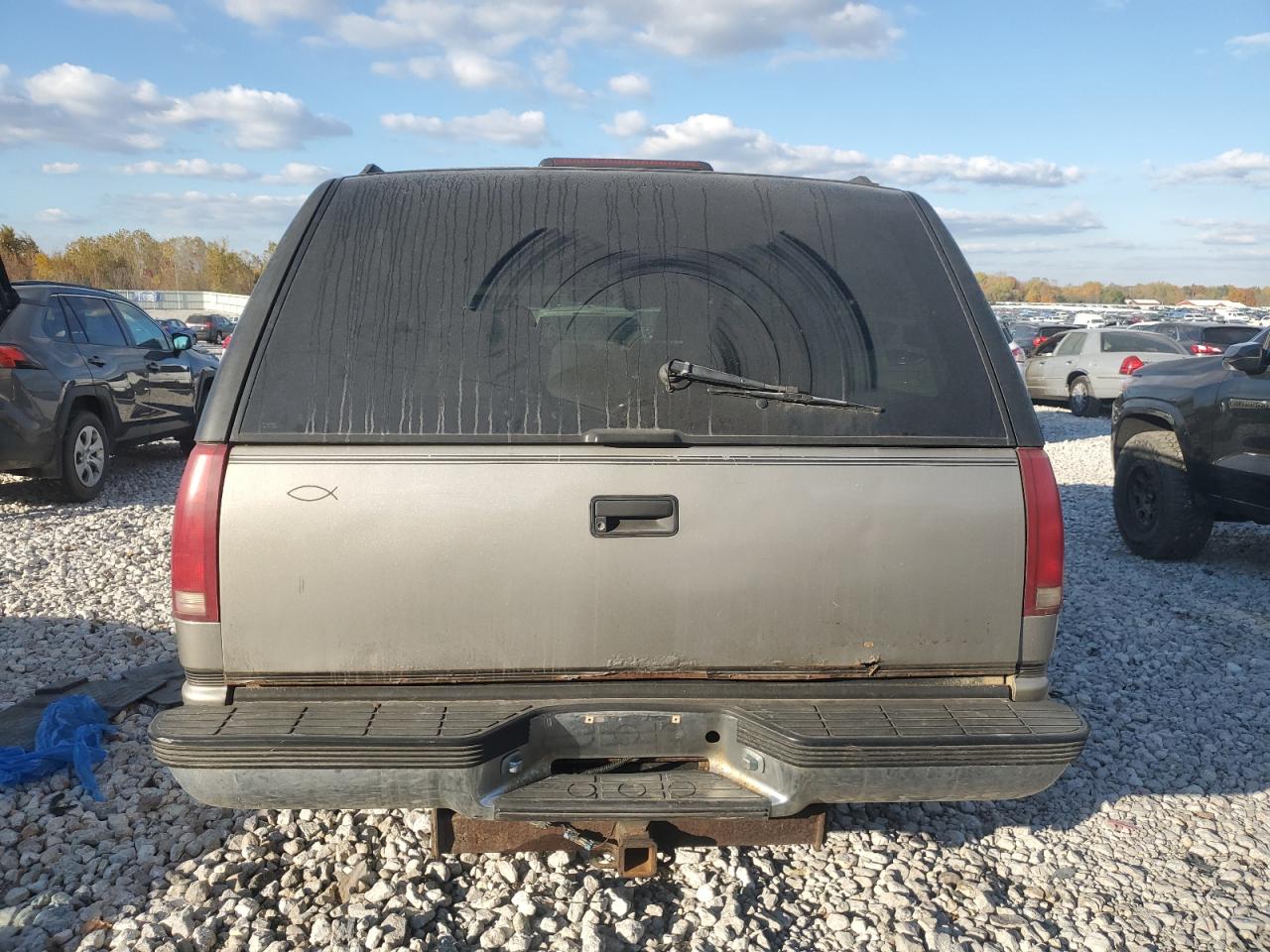 1999 Chevrolet Suburban K1500 VIN: 1GNFK16R0XJ498194 Lot: 90438125