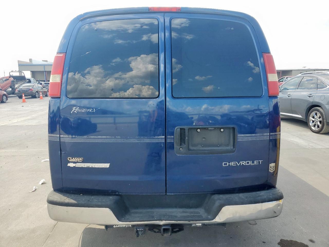 2004 Chevrolet Express G1500 VIN: 1GBFG15T041233492 Lot: 82193815