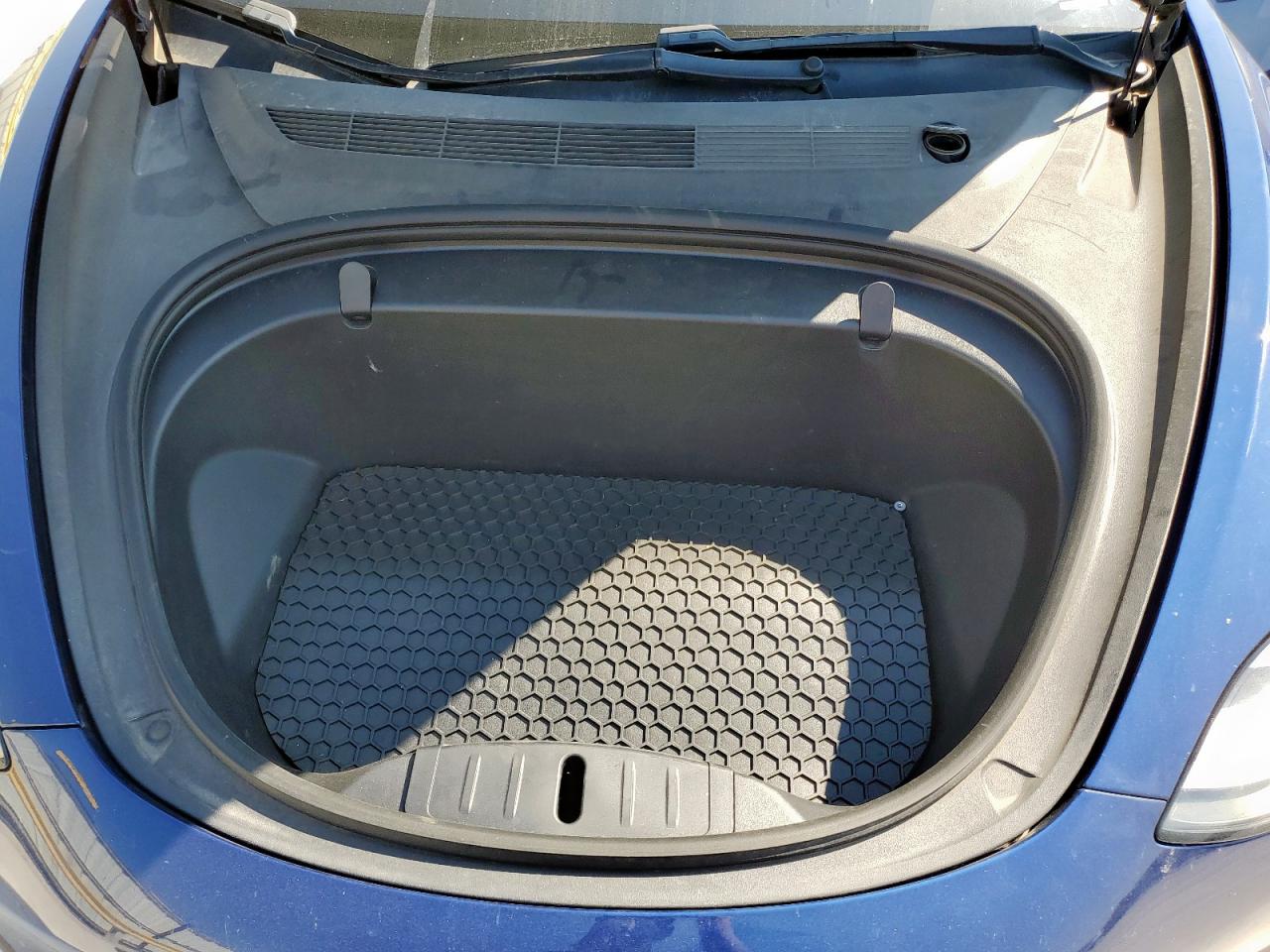 2018 Tesla Model 3 VIN: 5YJ3E1EA4JF118318 Lot: 85098695