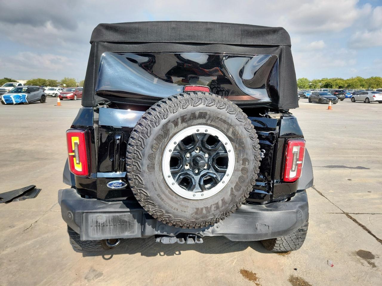 2023 Ford Bronco Base VIN: 1FMEE5DP7PLB94686 Lot: 90226365