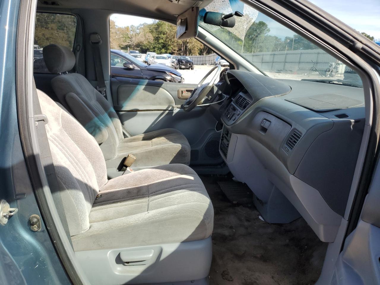 2000 Toyota Sienna Le VIN: 4T3ZF13C1YU260724 Lot: 82685775