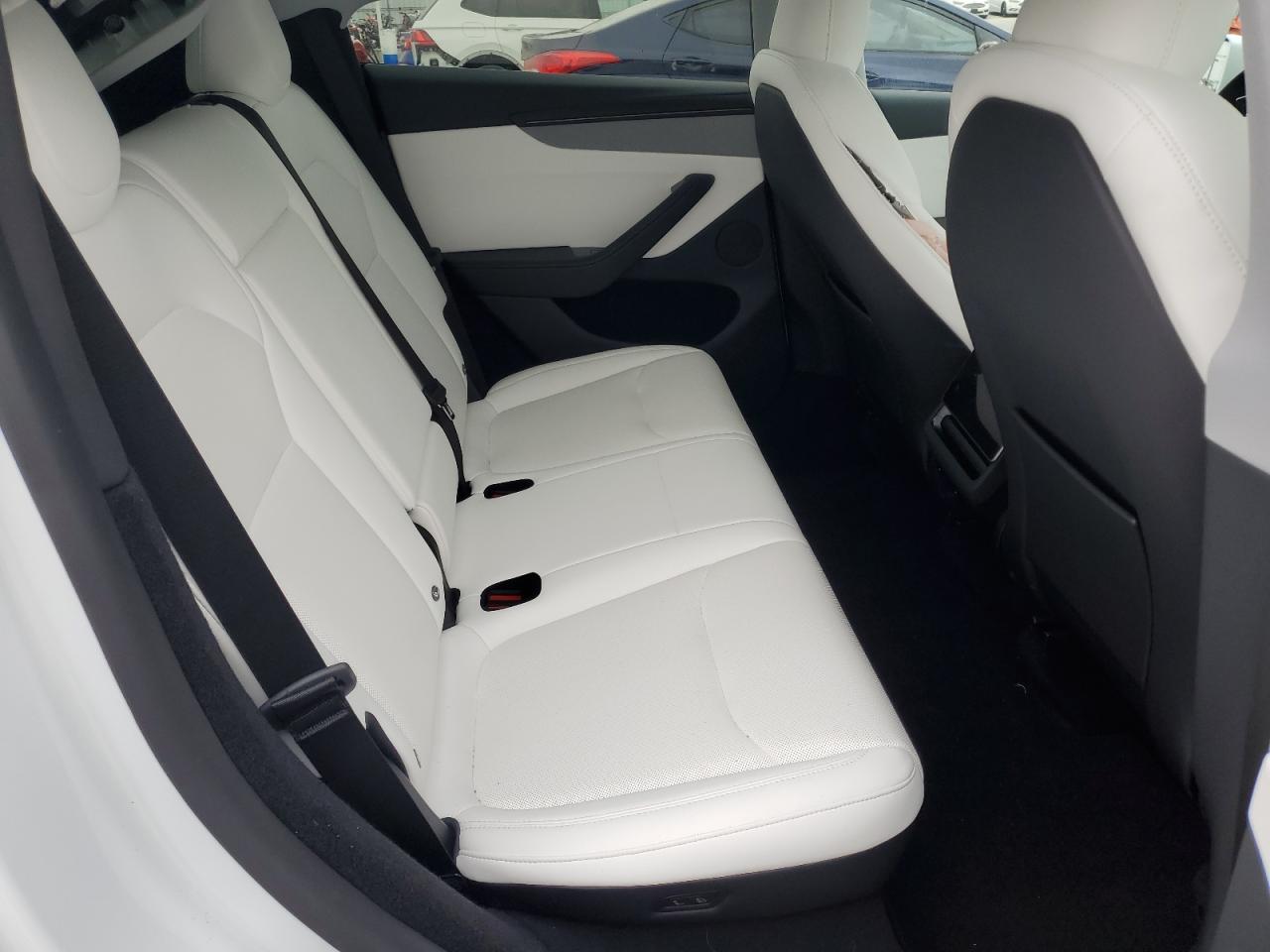 2026 Tesla Model Y VIN: 7SAYGDED0TF439872 Lot: 85552985