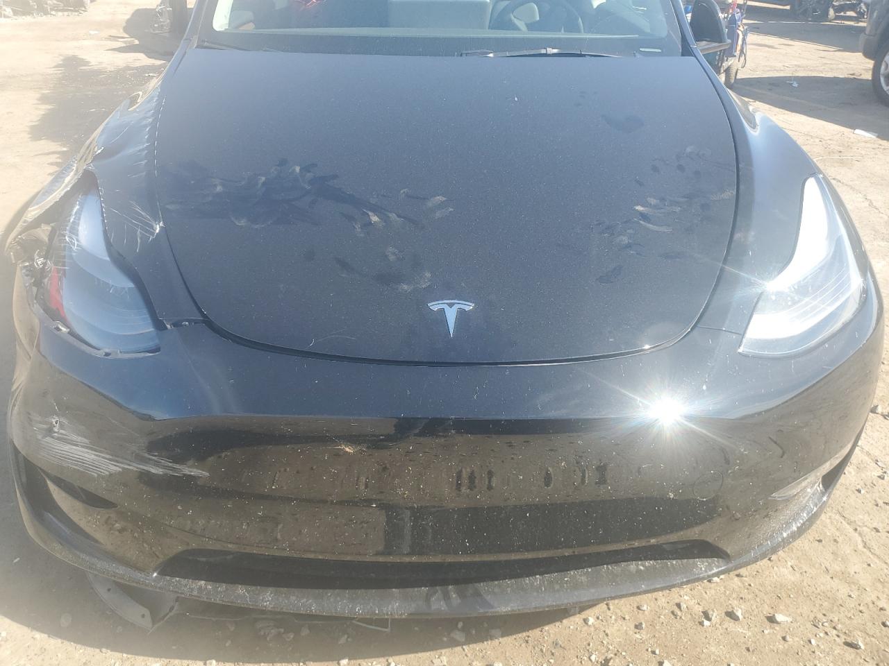 2024 Tesla Model Y VIN: 7SAYGAEE3RF106923 Lot: 85140945