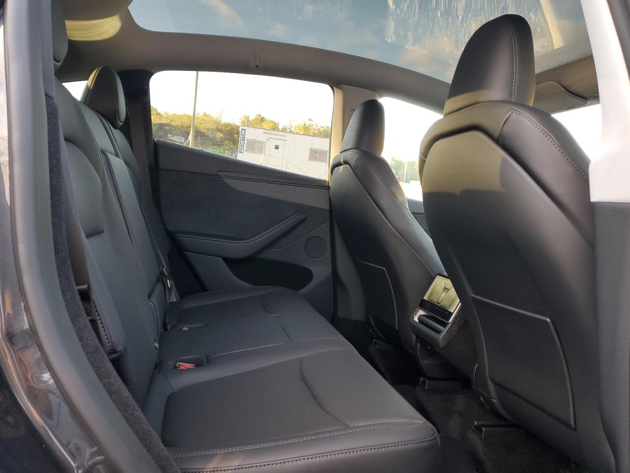 2026 Tesla Model Y VIN: 7SAYGDED0TA438430 Lot: 85911215