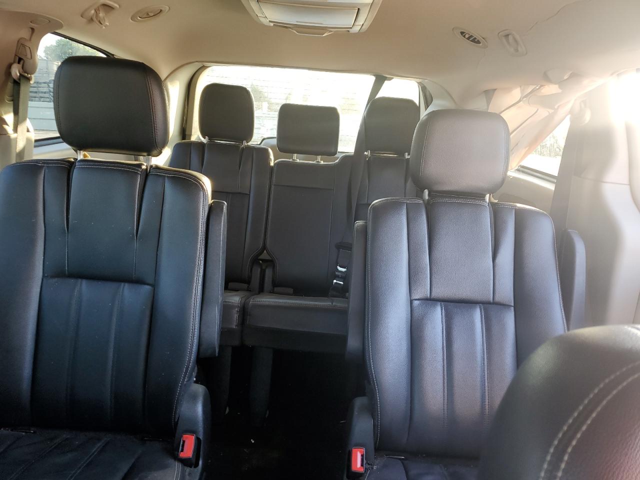 2016 Chrysler Town-Count VIN: 2C4RC1BG2GR259832 Lot: 82310785