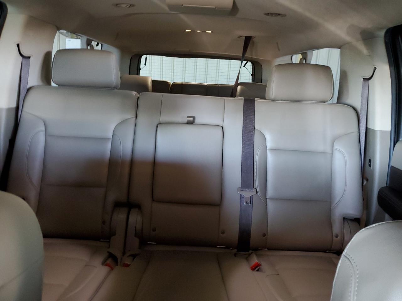 2019 Chevrolet Suburban C1500 Lt VIN: 1GNSCHKC2KR361855 Lot: 84461665