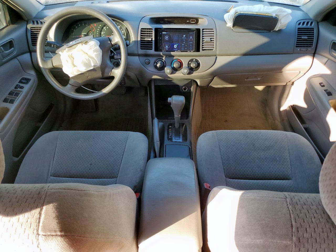 2004 Toyota Camry Le VIN: 4T1BE32K74U923371 Lot: 82349615