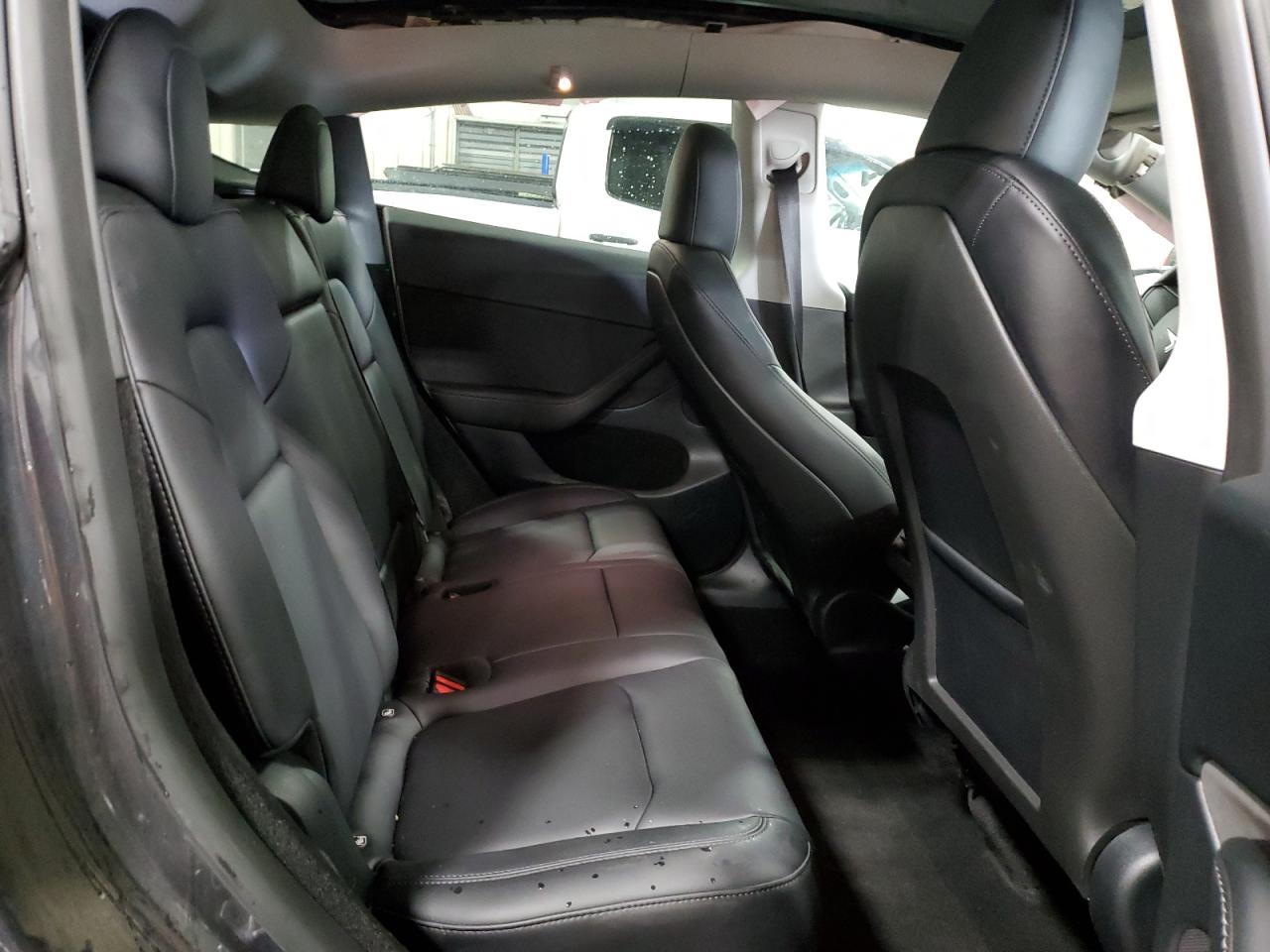 2024 Tesla Model Y VIN: 7SAYGDEFXRF057083 Lot: 89928705