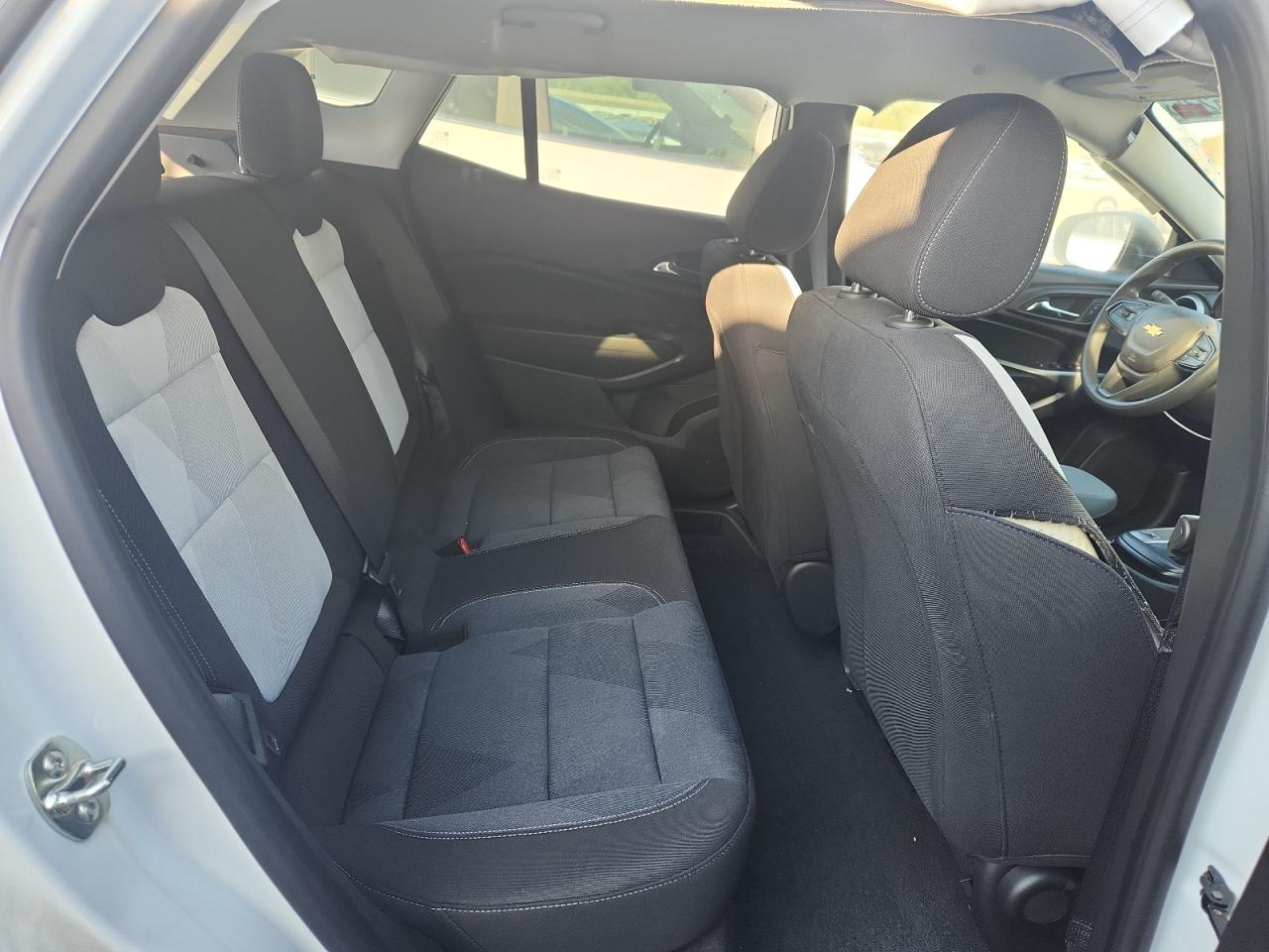 2025 Chevrolet Trax Ls VIN: KL77LFEP5SC117957 Lot: 81985235