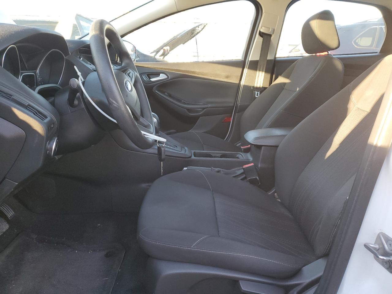 2016 Ford Focus Se VIN: 1FADP3F26GL322017 Lot: 89899295