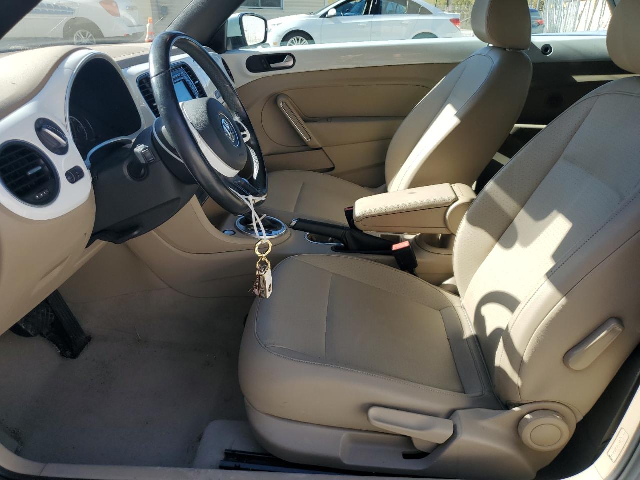 2015 Volkswagen Beetle 1.8T VIN: 3VW517AT8FM820561 Lot: 85744485