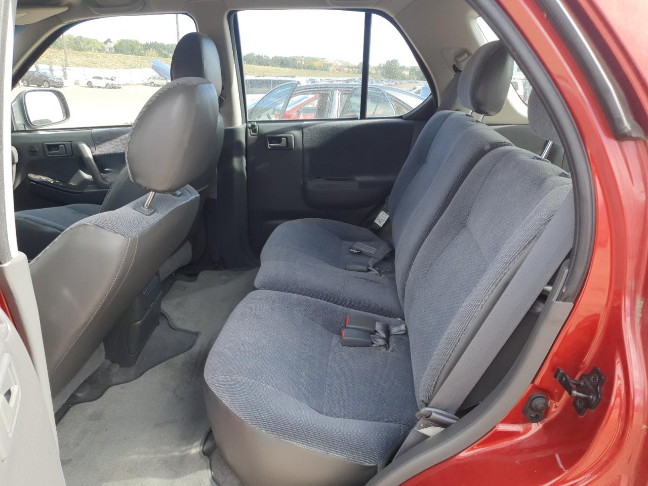 2000 Honda Passport Ex VIN: 4S6DM58W0Y4417556 Lot: 82484095